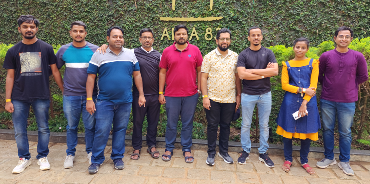 The avancerPI team together outside, the year the Nutanix Platinum services tier was reached